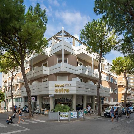 Hotel Astro Lignano Sabbiadoro Bagian luar foto