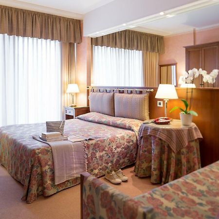 Hotel Astro Lignano Sabbiadoro Bagian luar foto