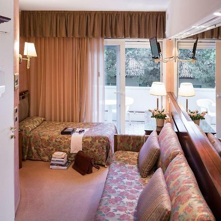 Hotel Astro Lignano Sabbiadoro Bagian luar foto