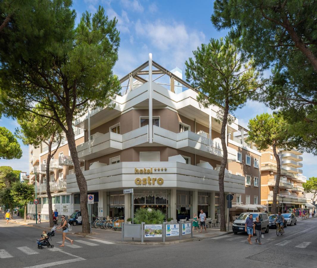Hotel Astro Lignano Sabbiadoro Bagian luar foto