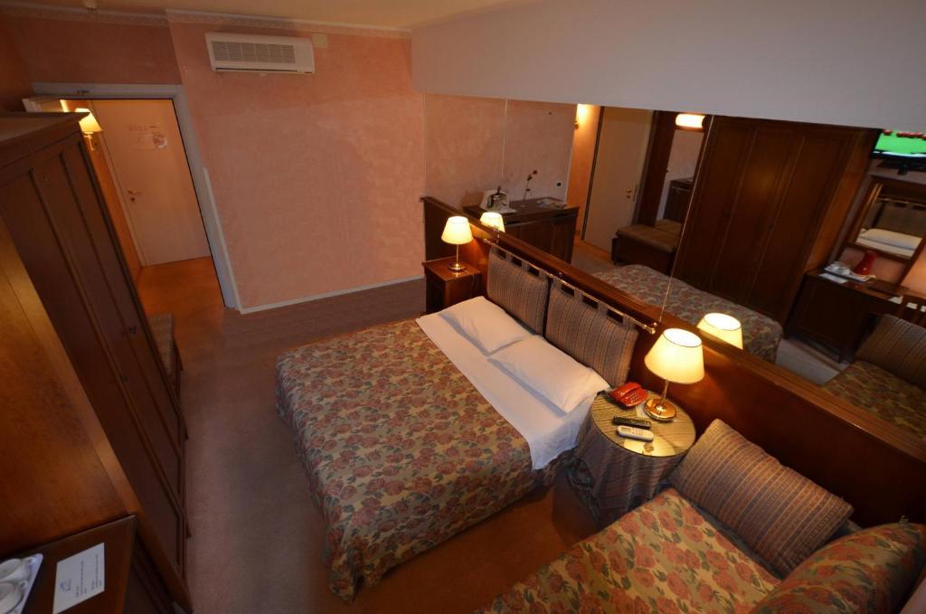 Hotel Astro Lignano Sabbiadoro Ruang foto