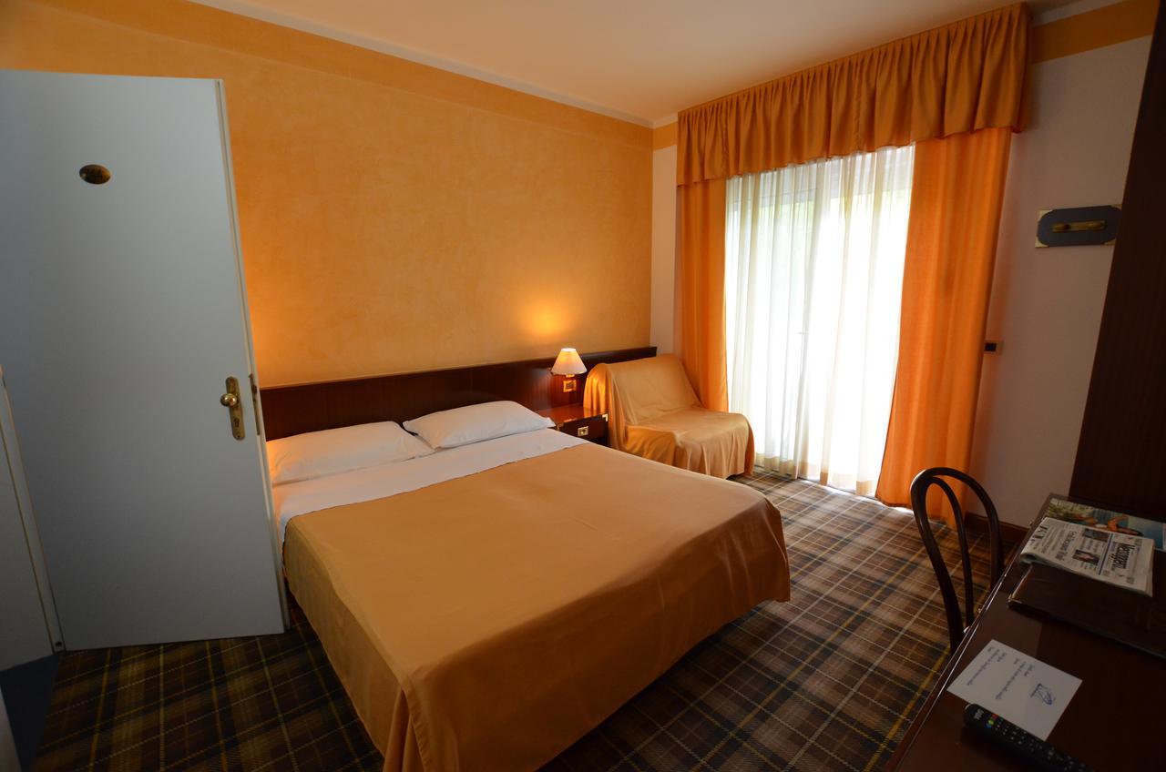 Hotel Astro Lignano Sabbiadoro Bagian luar foto