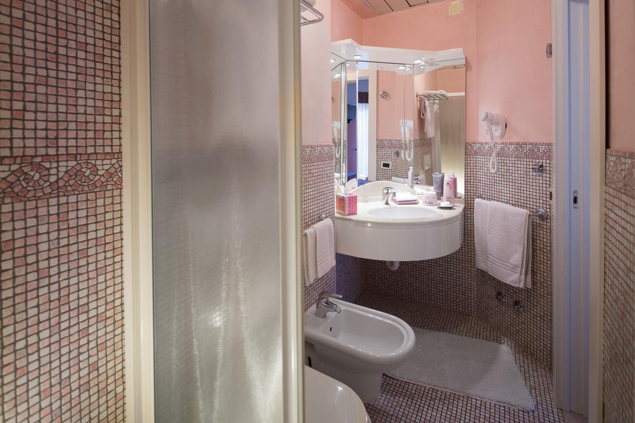 Hotel Astro Lignano Sabbiadoro Bagian luar foto
